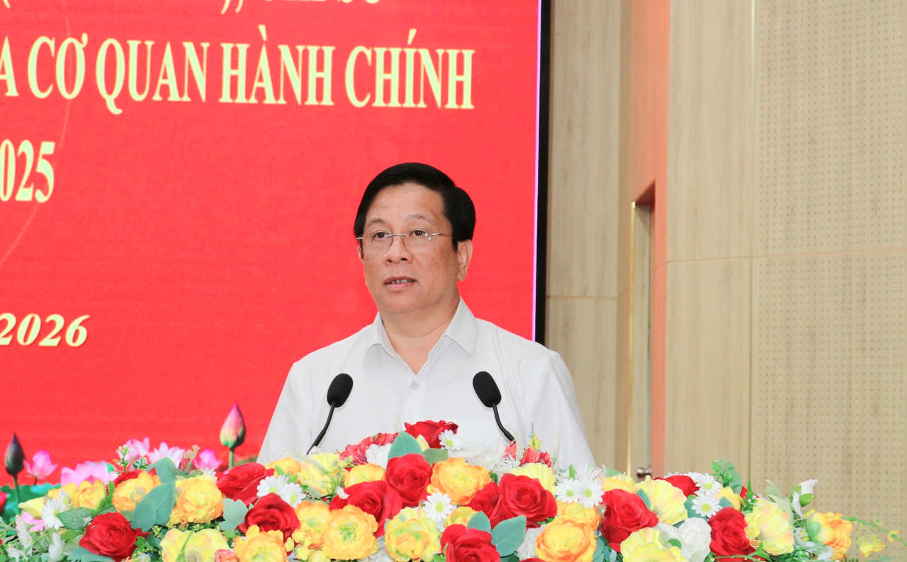Chủ tịch UBND tỉnh An Giang Hồ Văn Mừng phát biểu tại hội nghị.