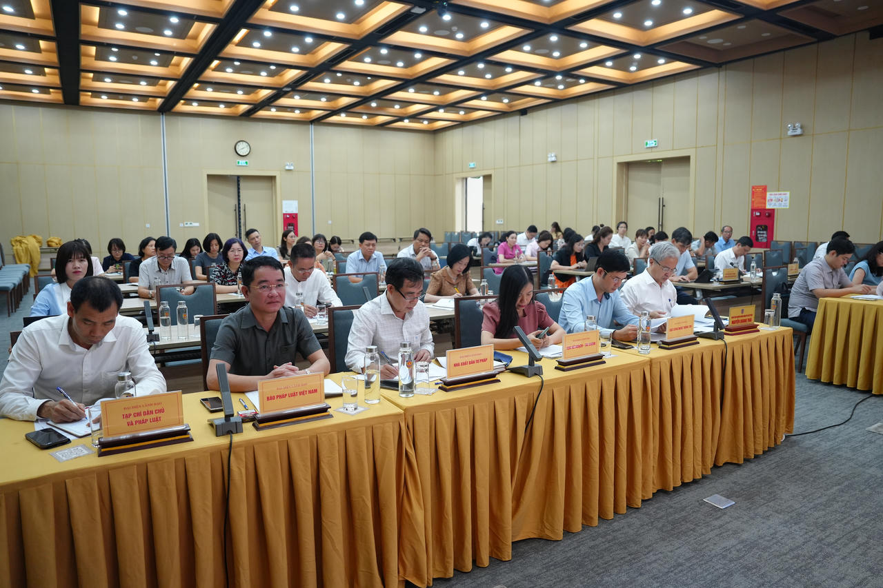 Các đại biểu tham dự buổi làm việc.