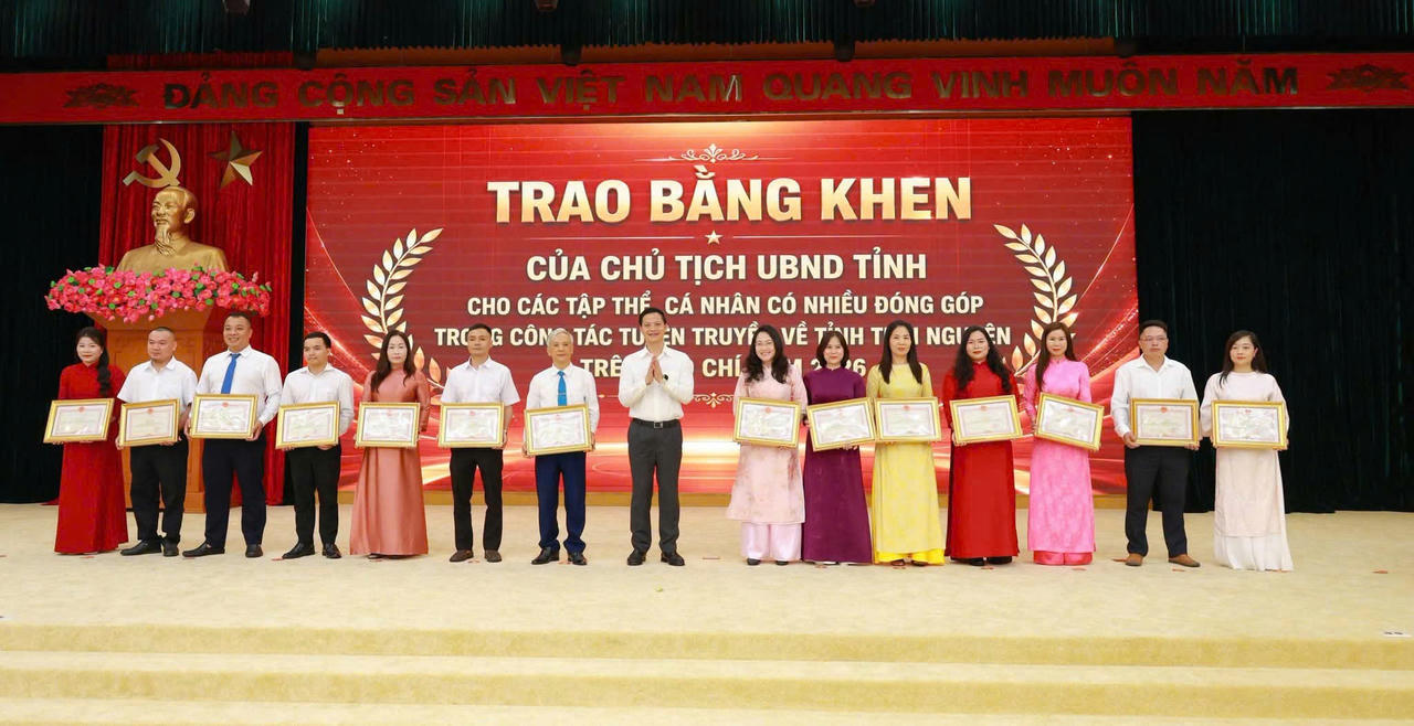 Thái Nguyên trao bằng khen cho 14 cá nhân, trong đó có phóng viên Báo Pháp luật Việt Nam.&nbsp;