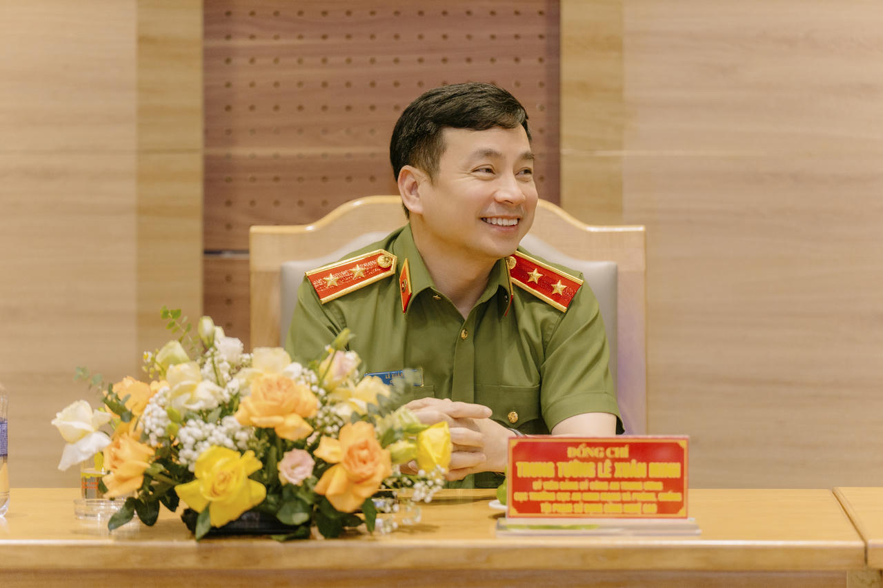 Trung tướng Lê Xuân Minh&nbsp;đánh giá cao vai trò của báo chí, đồng thời mong muốn sự phối hợp giữa hai lực lượng trong mặt trận chống tin giả.
