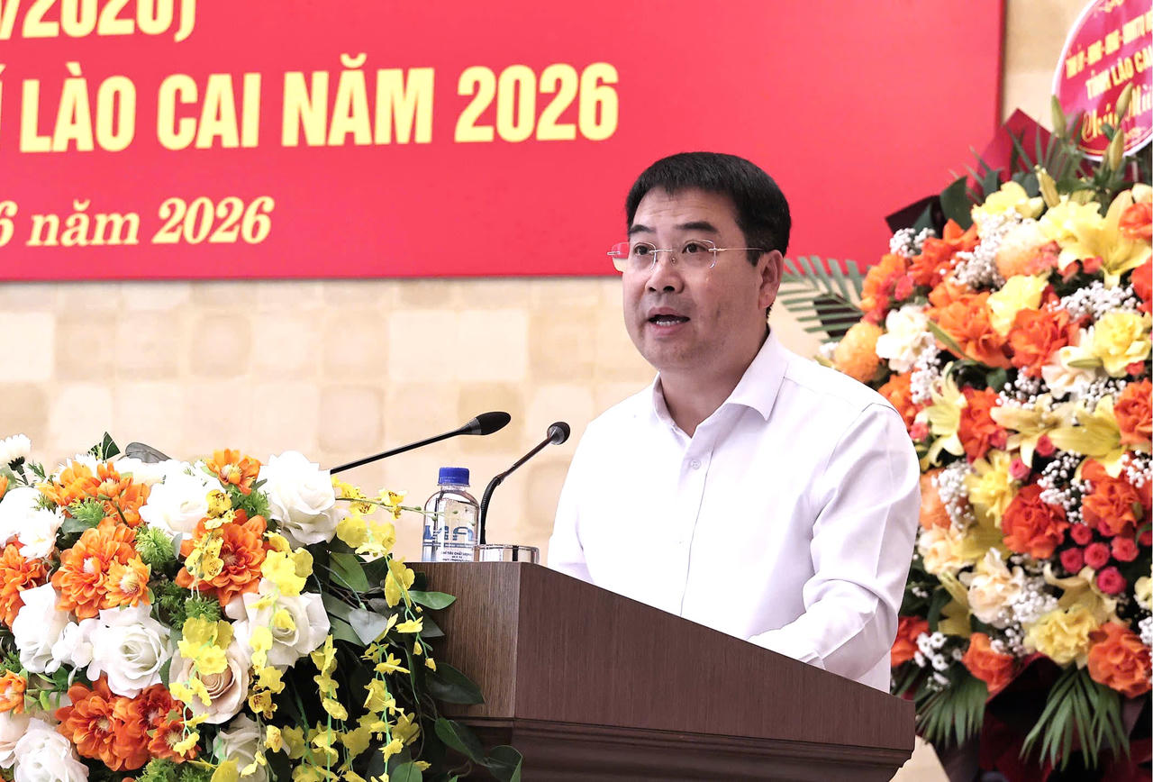 Chủ tịch UBND tỉnh Lào Cai Nguyễn Tuấn Anh phát biểu tại buổi gặp mặt