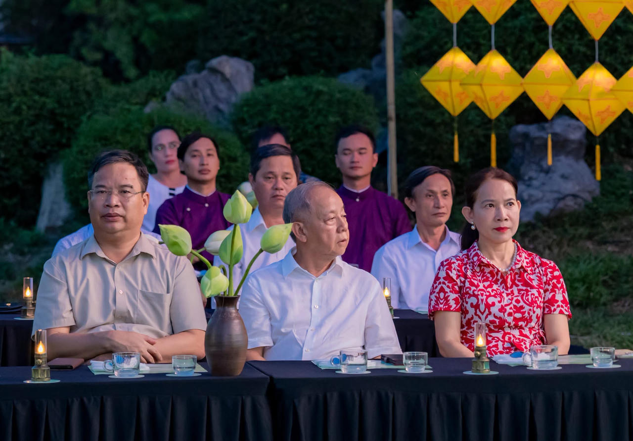 Các đại biểu tham dự chương trình.