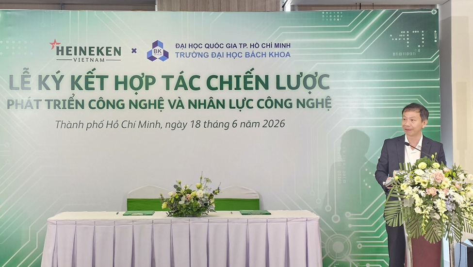 Phó Giáo sư, Tiến sĩ Phạm Trần Vũ, Phó Hiệu trưởng Trường Đại học Bách khoa - Đại học Quốc gia TP.HCM phát biểu tại lễ ký kết hợp tác.