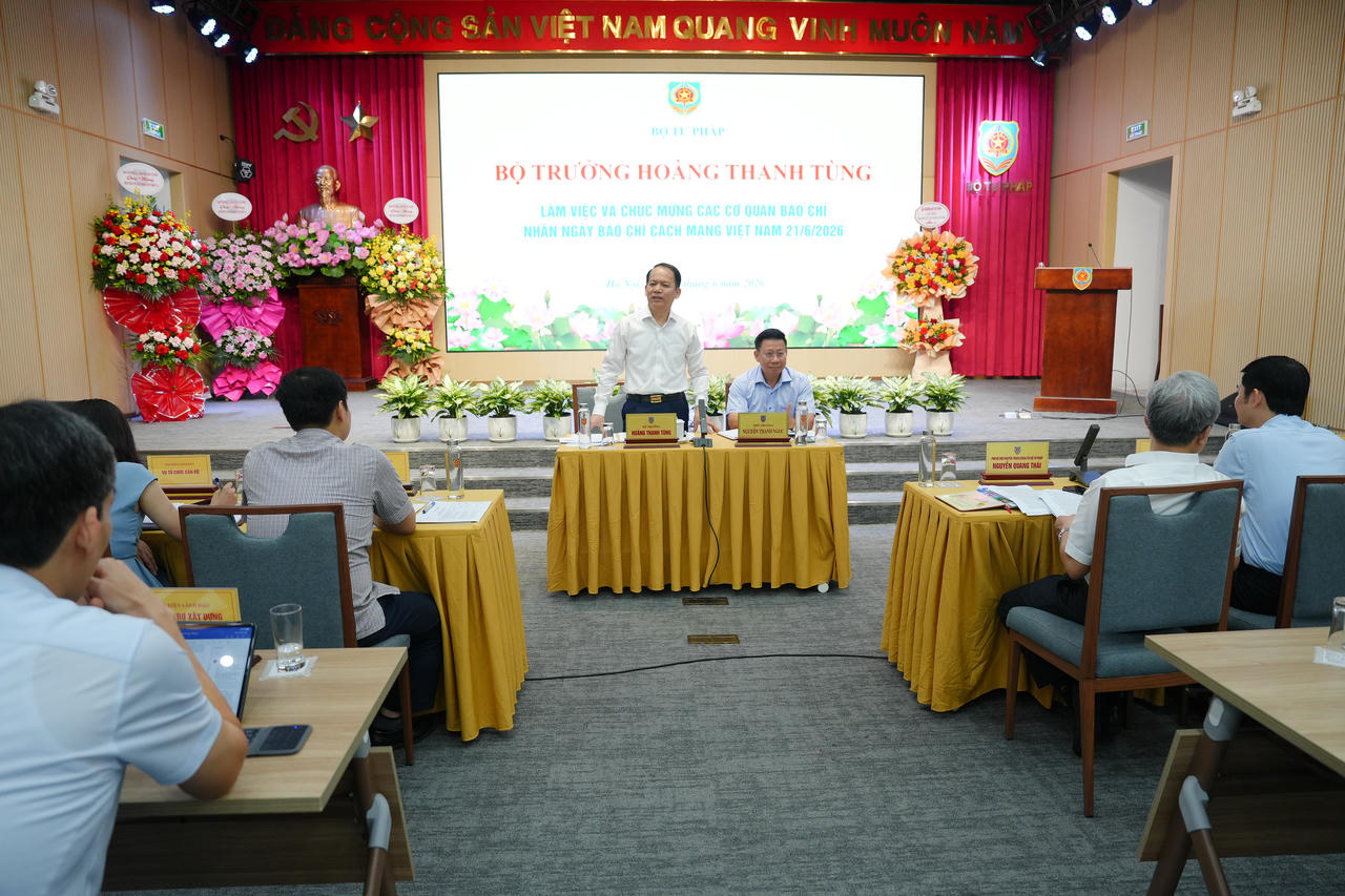 Toàn cảnh buổi làm việc.
