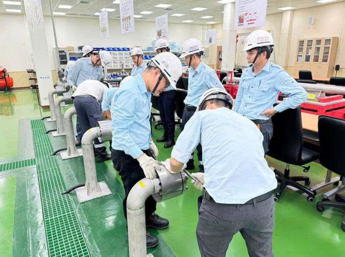 Từ năm 2023, FHS liên tục tổ chức các lớp đào tạo nghề miễn phí và tuyển dụng khi kết thúc khóa học.