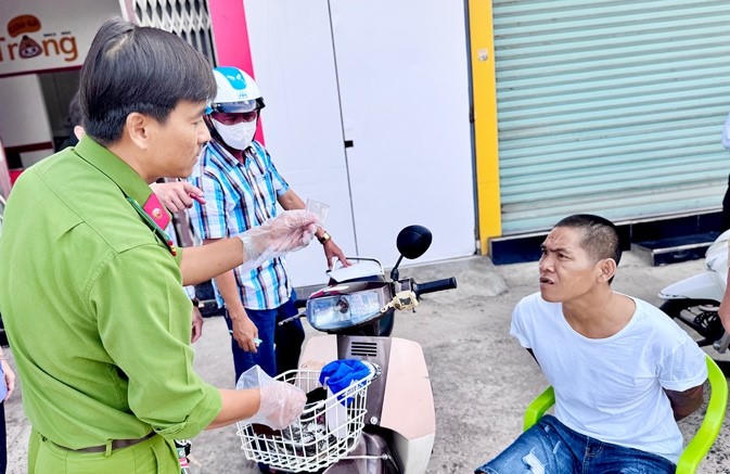 Bắt quả tang đối tượng tàng trữ trái phép chất ma tuý từng có 5 tiền án
