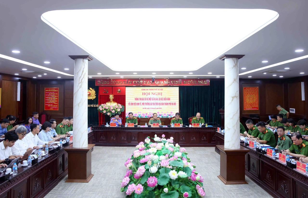 Toàn cảnh Hội nghị thông tin báo chí, về một số vụ án vụ việc điển hình về lĩnh vực Kinh tế, Môi trường, Công an TP Hà Nội