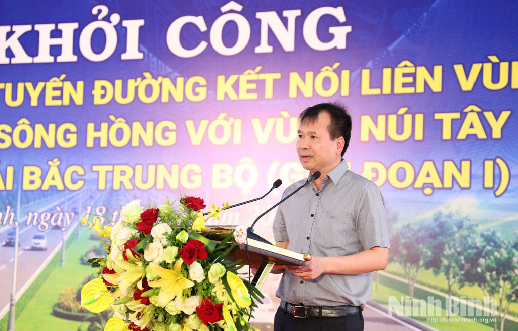 Đại diện Doanh nghiệp xây dựng tư nhân Xuân Trường (đơn vị thi công dự án) phát biểu tại buổi lễ. Ảnh: Trần Giang