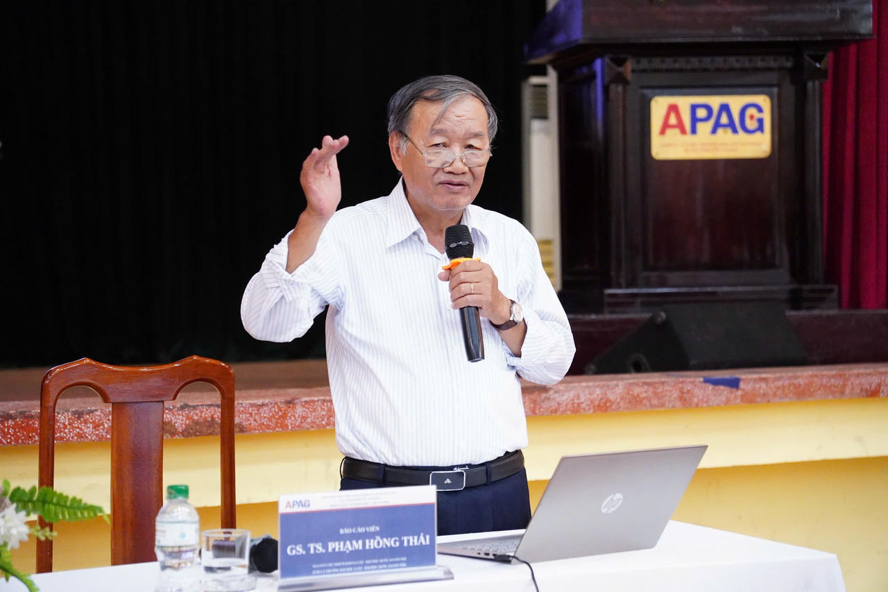Tại chuyên đề, GS.TS. Phạm Hồng Thái đã phân tích bản chất của pháp luật dưới góc độ khoa học pháp lý.