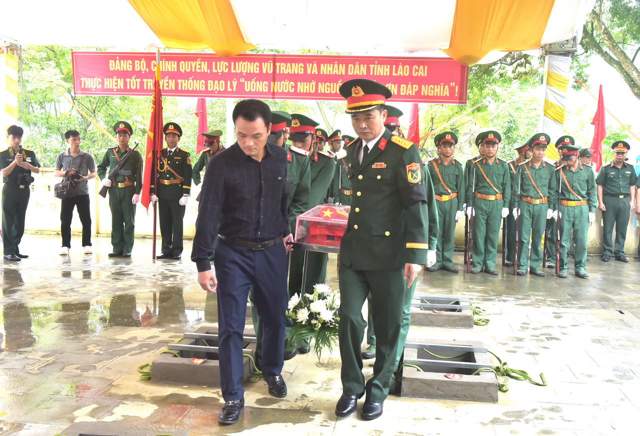 Lào Cai truy điệu, an táng 9 hài cốt liệt sĩ hy sinh trong chiến tranh bảo vệ biên giới phía Bắc