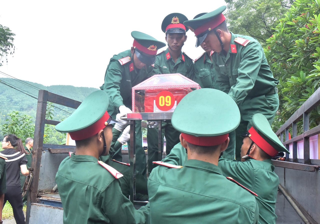 Lào Cai truy điệu, an táng 9 hài cốt liệt sĩ hy sinh trong chiến tranh bảo vệ biên giới phía Bắc