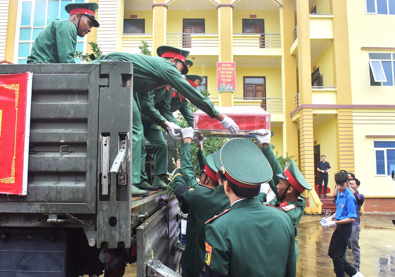 Lào Cai truy điệu, an táng 9 hài cốt liệt sĩ hy sinh trong chiến tranh bảo vệ biên giới phía Bắc