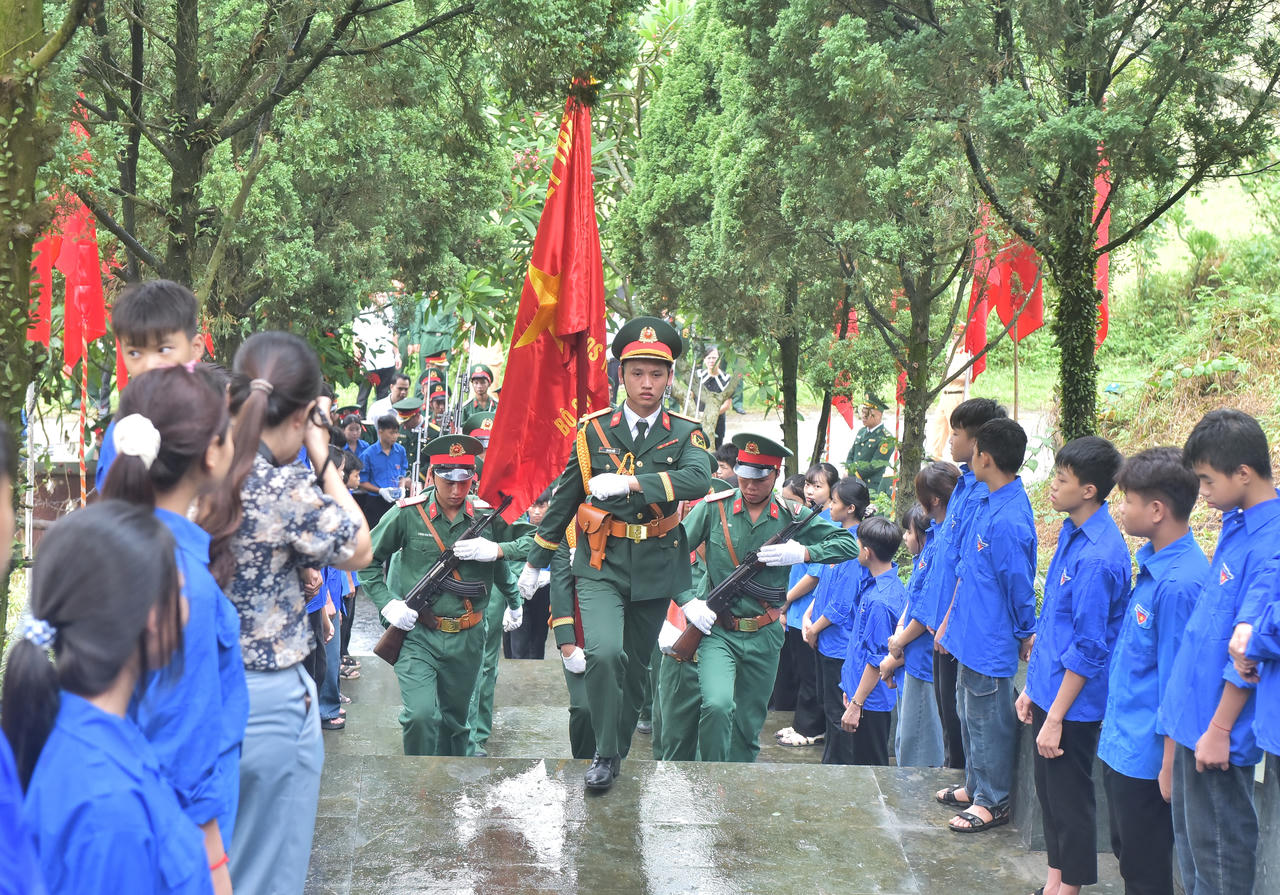 Lào Cai truy điệu, an táng 9 hài cốt liệt sĩ hy sinh trong chiến tranh bảo vệ biên giới phía Bắc