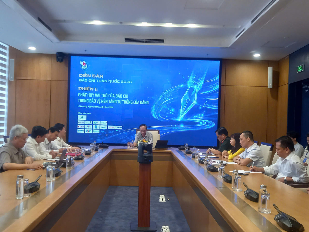 Các đại biểu thảo luận nội dung phát huy vai trò của báo chí trong bảo vệ nền tảng tư tưởng của Đảng.