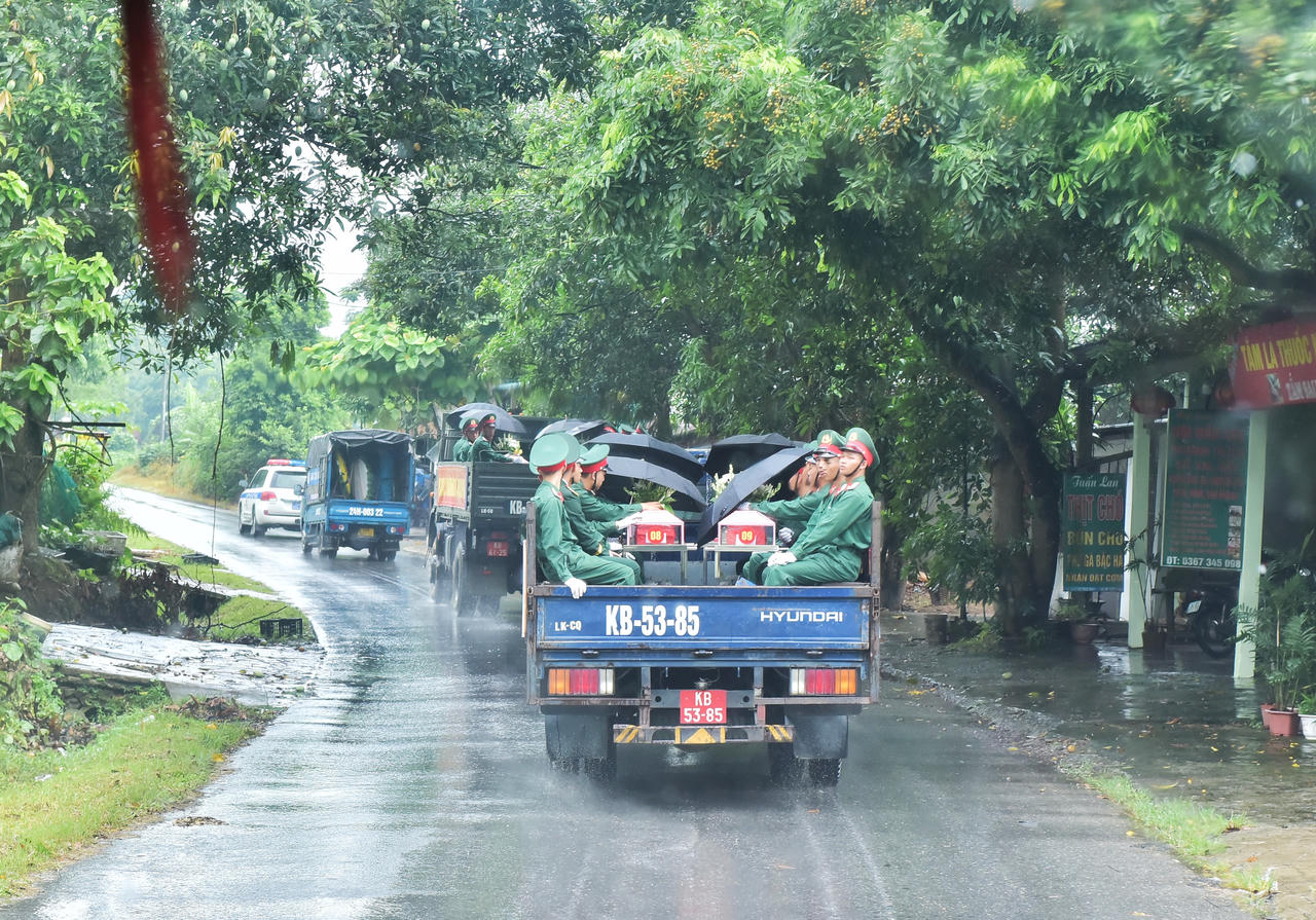 Lào Cai truy điệu, an táng 9 hài cốt liệt sĩ hy sinh trong chiến tranh bảo vệ biên giới phía Bắc