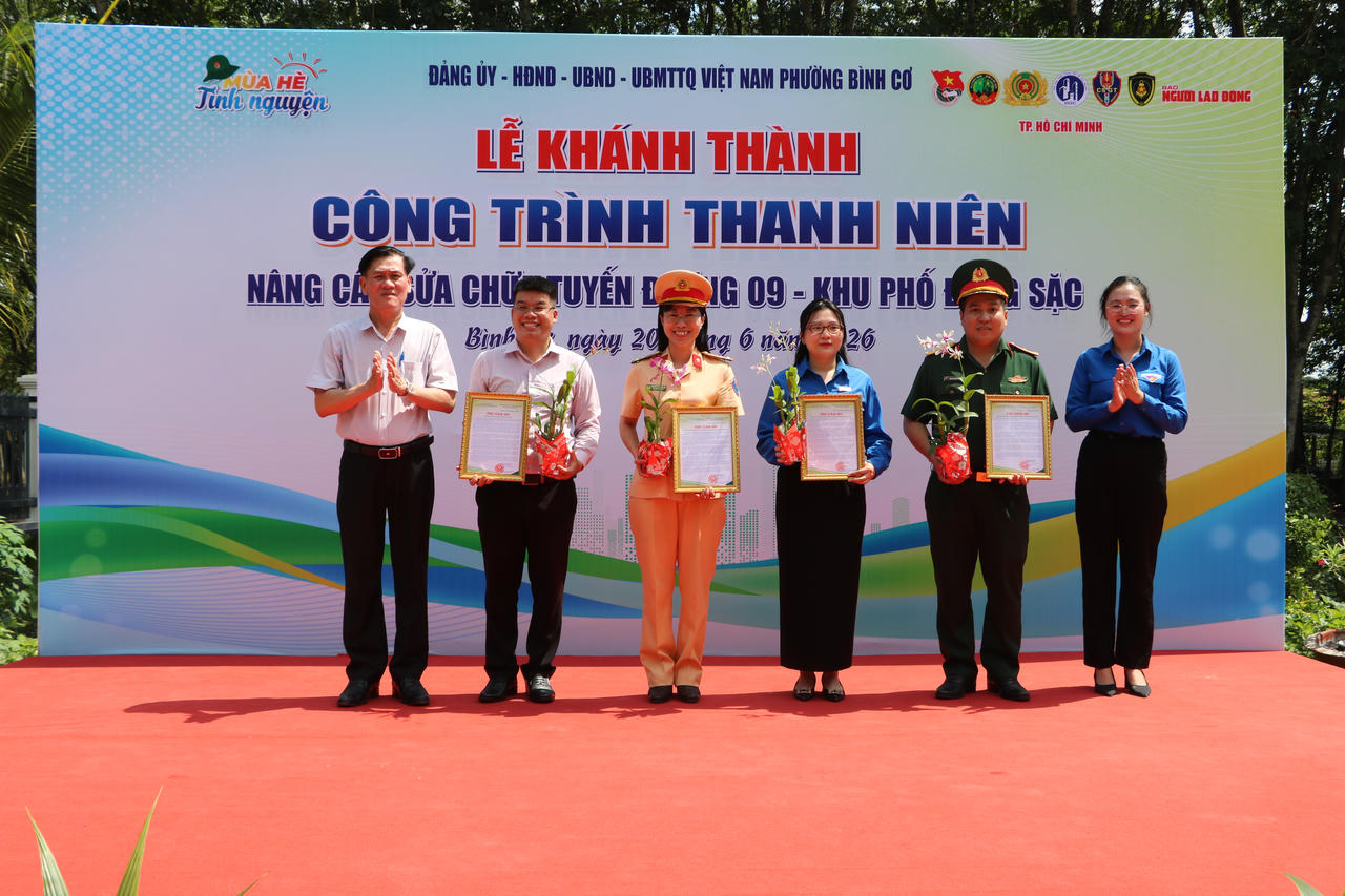 Khánh thành công trình thanh niên dẫn vào nhà Anh hùng Nguyễn Văn Hóa