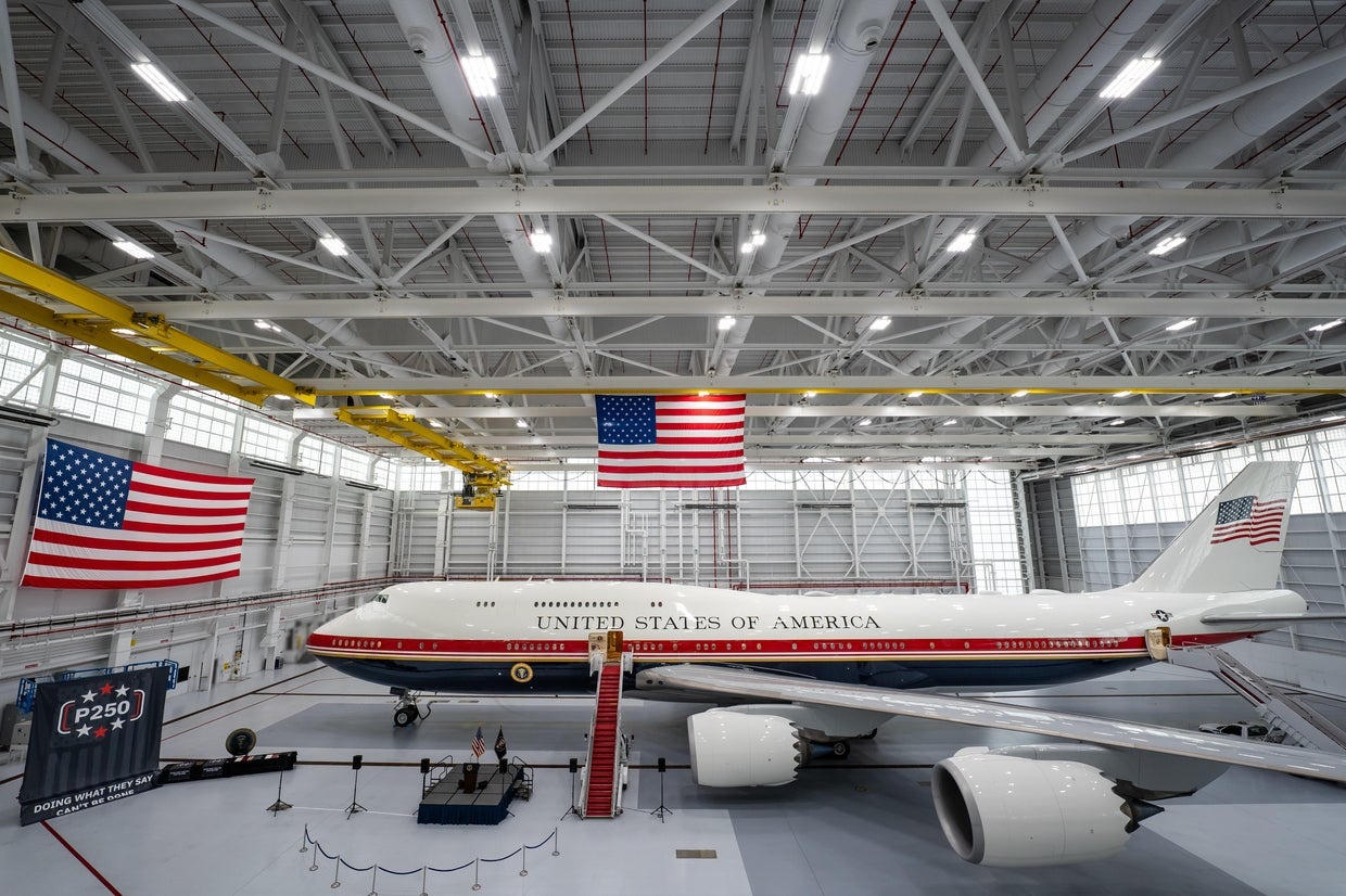 Tổng thống Trump ra mắt chuyên cơ Không lực Một mới do Qatar tặng

