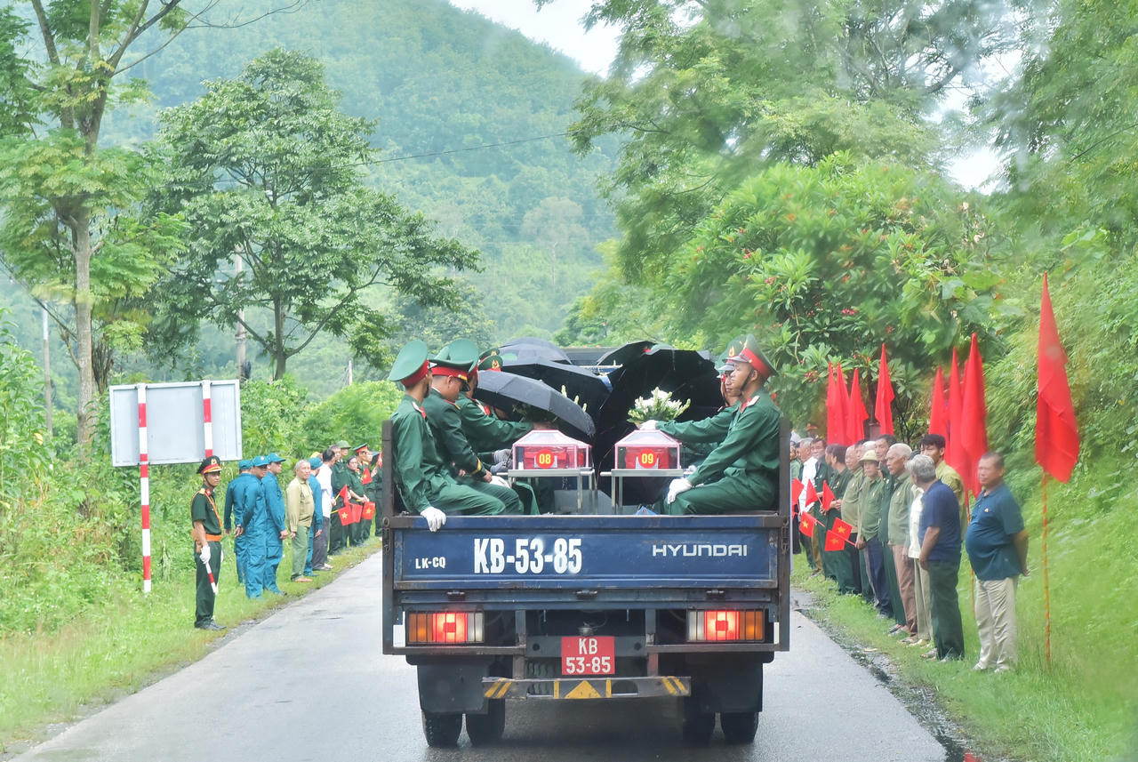 Lào Cai truy điệu, an táng 9 hài cốt liệt sĩ hy sinh trong chiến tranh bảo vệ biên giới phía Bắc