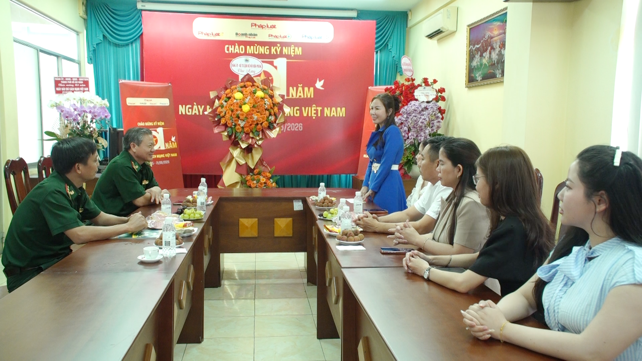 Nhiều đơn vị lực lượng vũ trang thăm, chúc mừng Báo Pháp luật Việt Nam nhân Ngày Báo chí Cách mạng Việt Nam