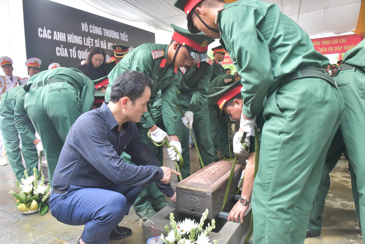 Lào Cai truy điệu, an táng 9 hài cốt liệt sĩ hy sinh trong chiến tranh bảo vệ biên giới phía Bắc