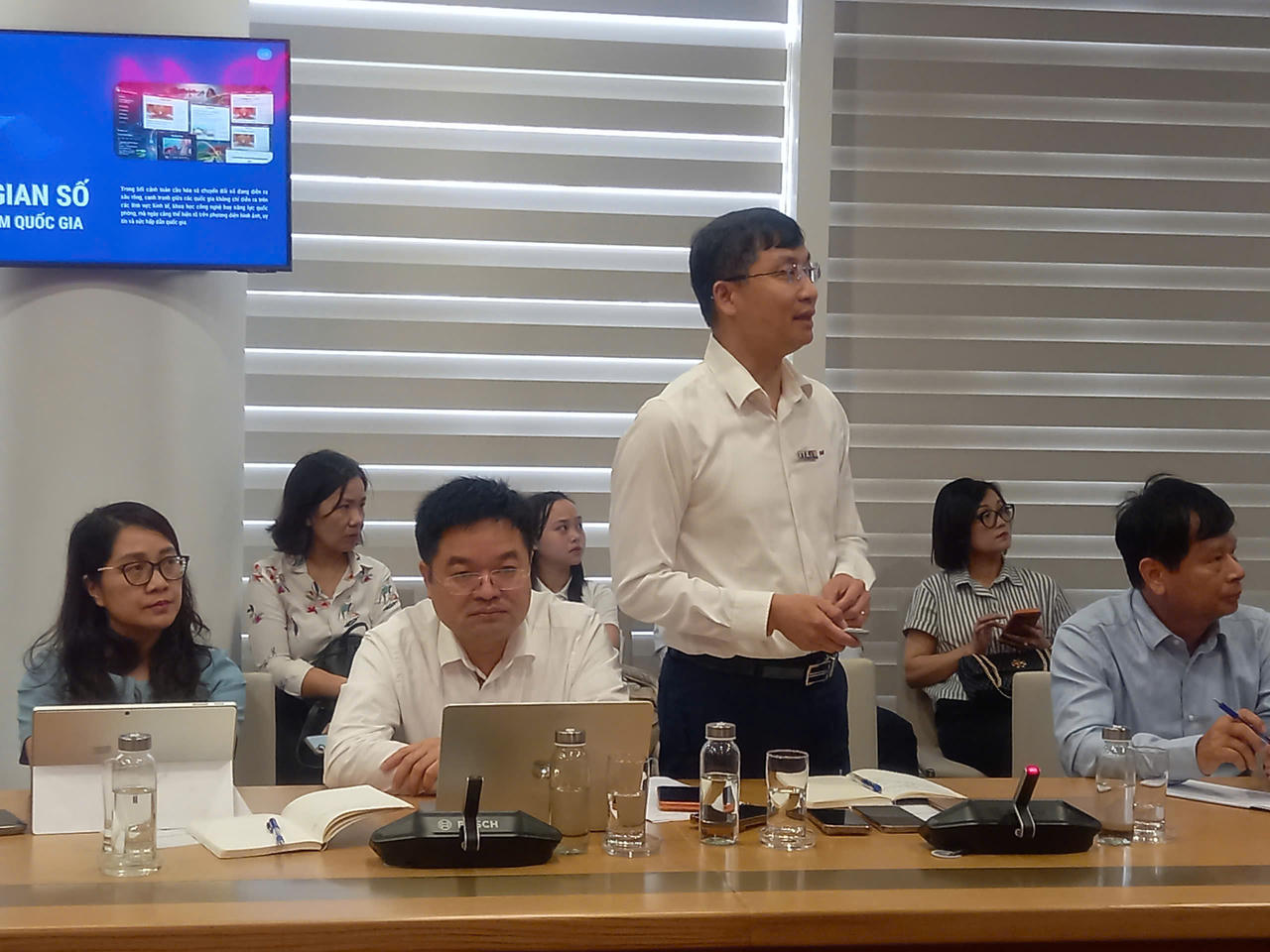 Ông Trần Tiến Duẩn, Tổng Biên tập báo điện tử Vietnam Plus phát biểu&nbsp;thảo luận nội dung&nbsp;Quảng bá hình ảnh Việt Nam trên hệ sinh thái báo chí số