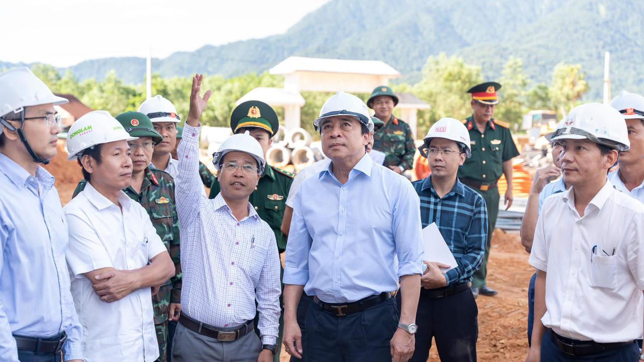 Phát động cao điểm ‘40 ngày đêm tăng tốc, về đích’ các trường nội trú liên cấp A Lưới