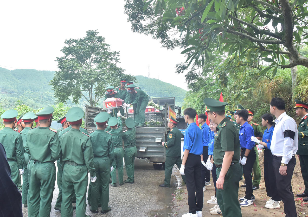 Lào Cai truy điệu, an táng 9 hài cốt liệt sĩ hy sinh trong chiến tranh bảo vệ biên giới phía Bắc