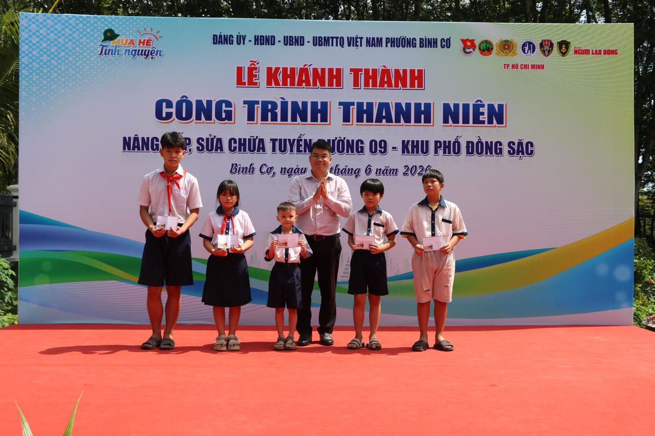 Khánh thành công trình thanh niên dẫn vào nhà Anh hùng Nguyễn Văn Hóa