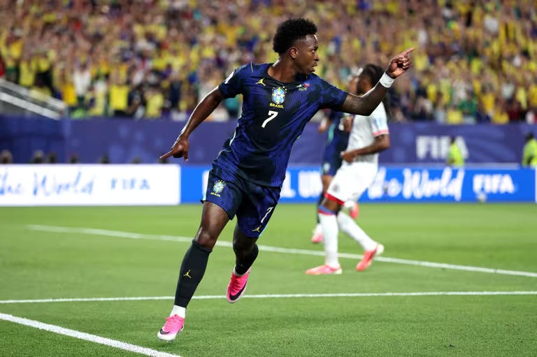 Vinicius ghi b&agrave;n thắng thứ 3 cho Brazil (Ảnh FIFA)