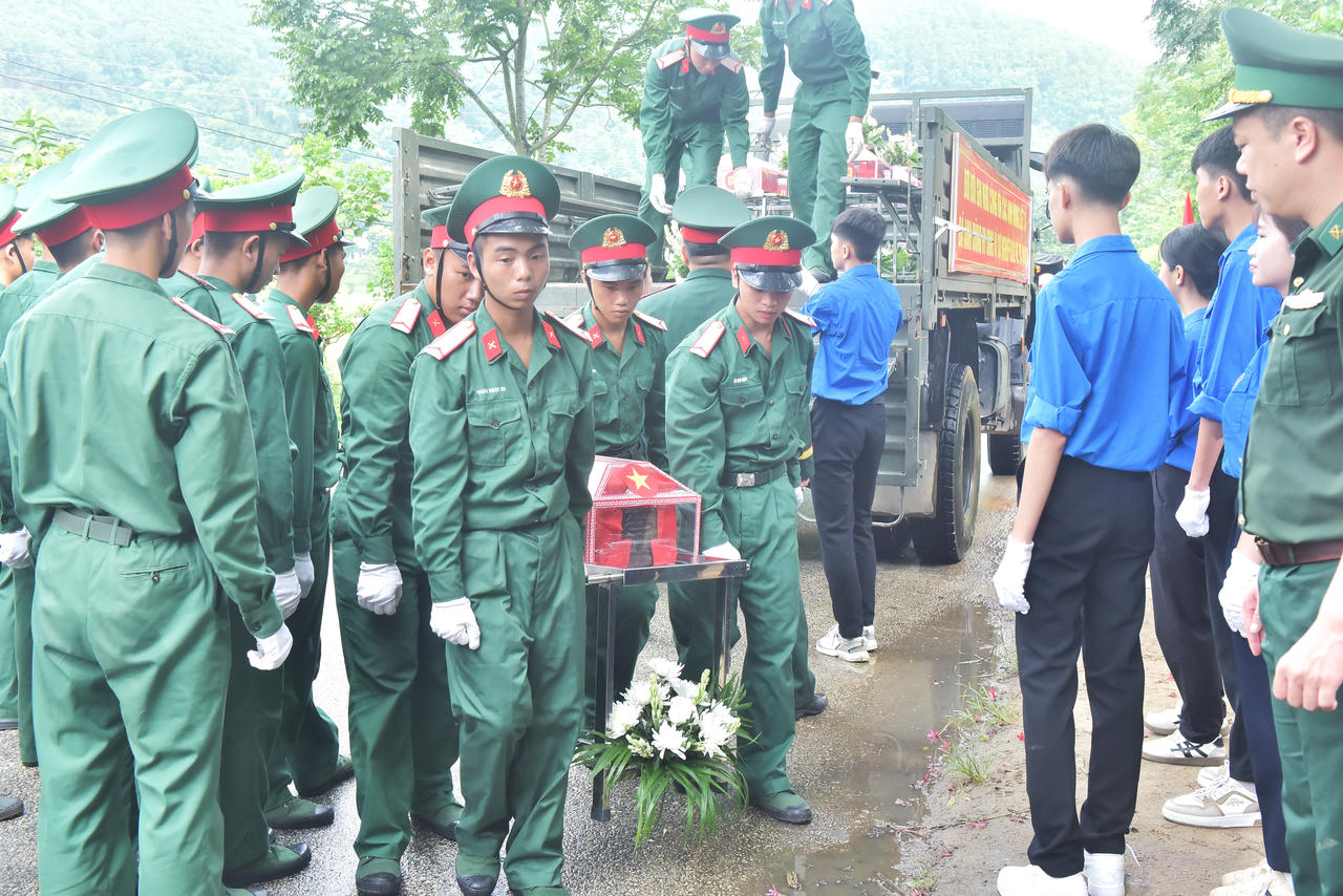Lào Cai truy điệu, an táng 9 hài cốt liệt sĩ hy sinh trong chiến tranh bảo vệ biên giới phía Bắc