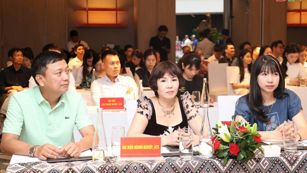 Các đại biểu tham dự chương trình (Ảnh: CTV).