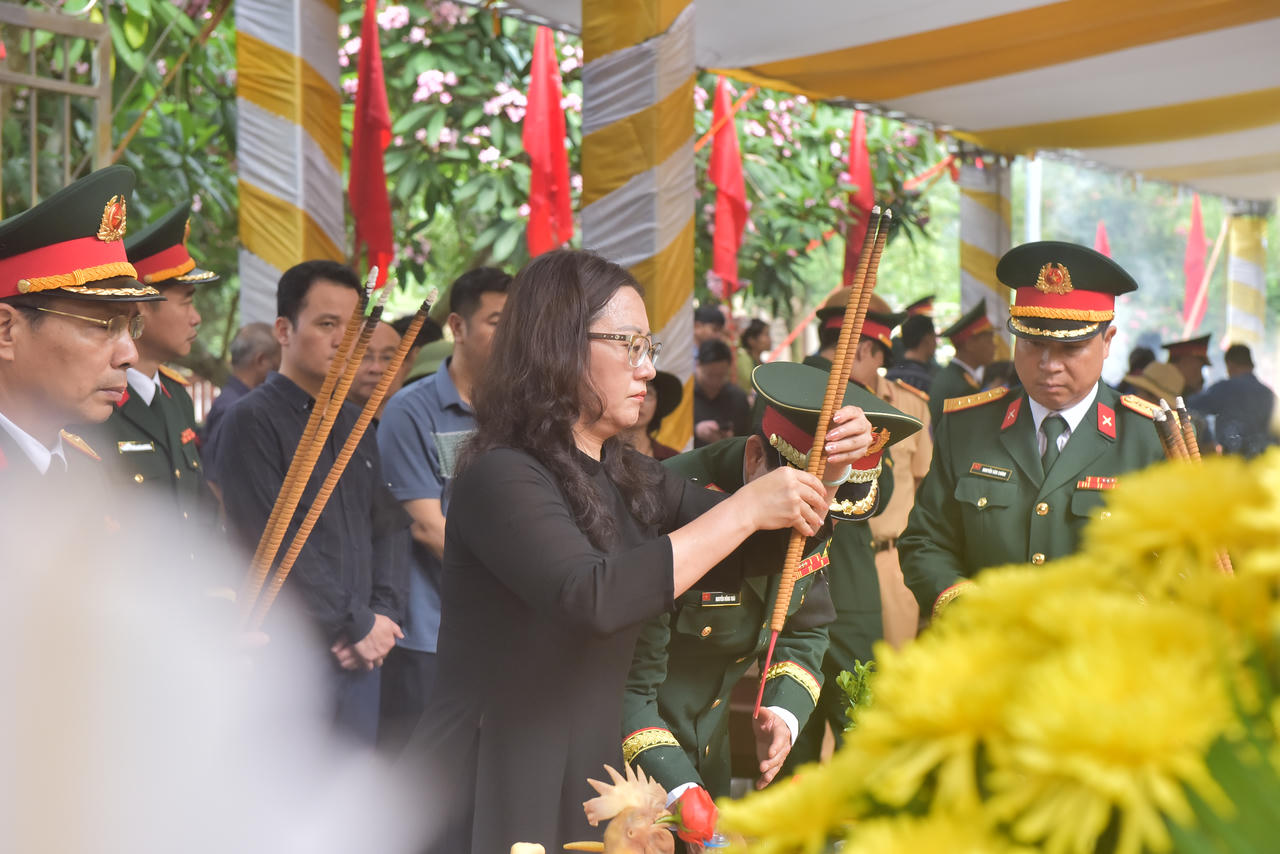 Lào Cai truy điệu, an táng 9 hài cốt liệt sĩ hy sinh trong chiến tranh bảo vệ biên giới phía Bắc