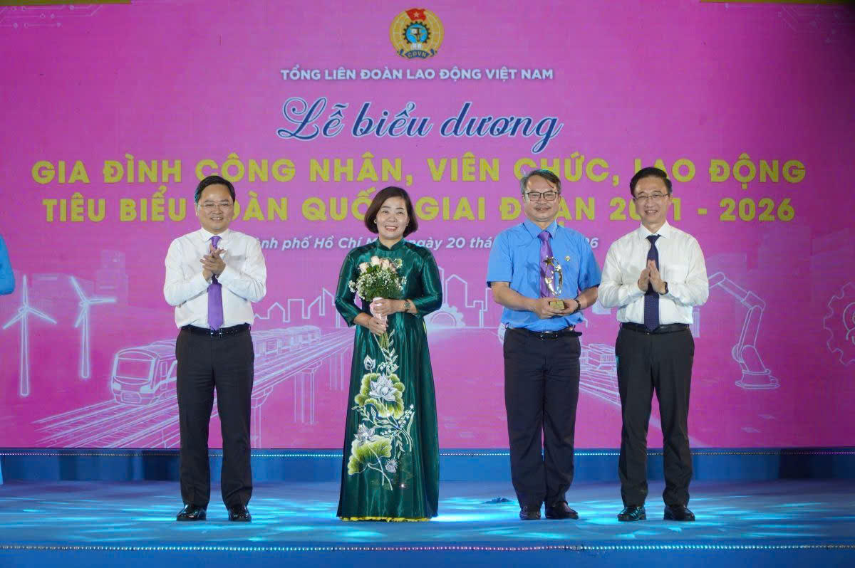 Biểu dương 95 gia đình công nhân, viên chức, lao động tiêu biểu toàn quốc