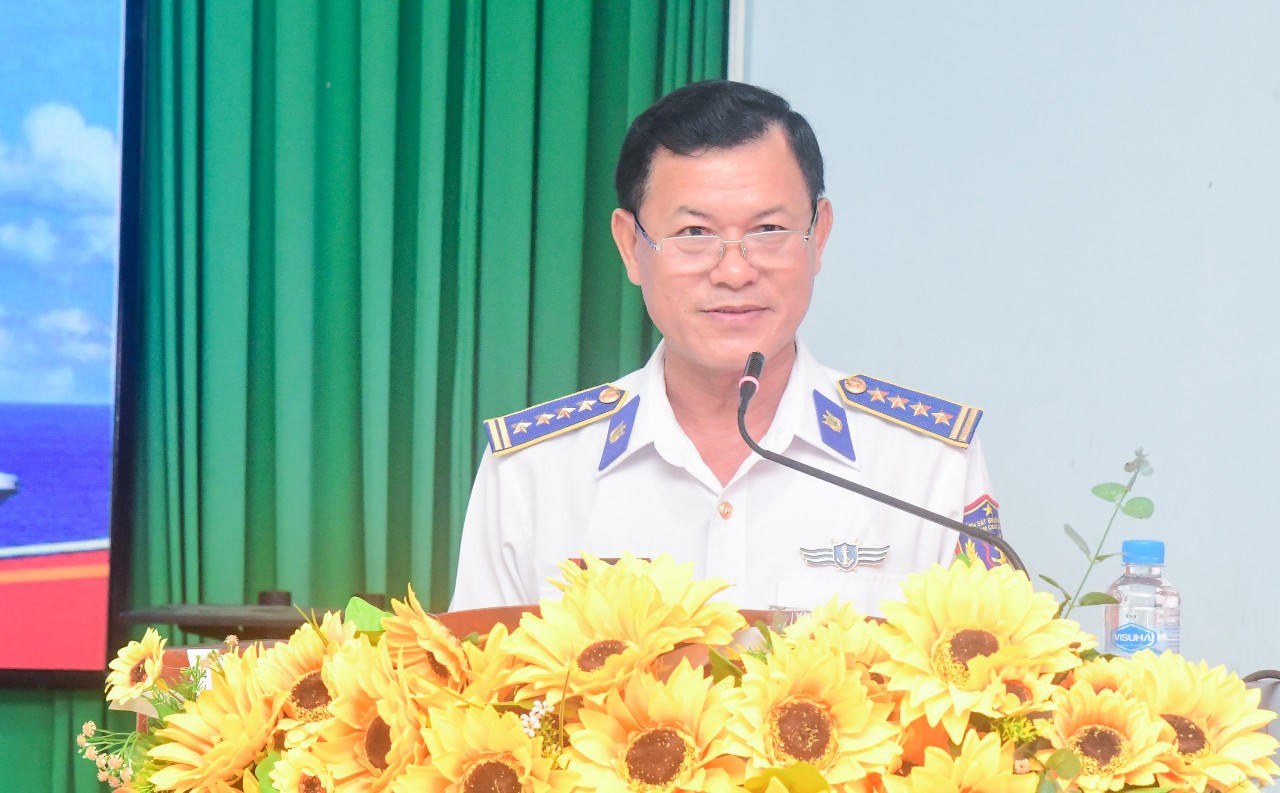 Đại tá Nguyễn Thái Dương - Ủy viên Ban thường vụ, Phó Chính ủy BTL Vùng Cảnh sát biển 4 phát biểu tại Chương trình.