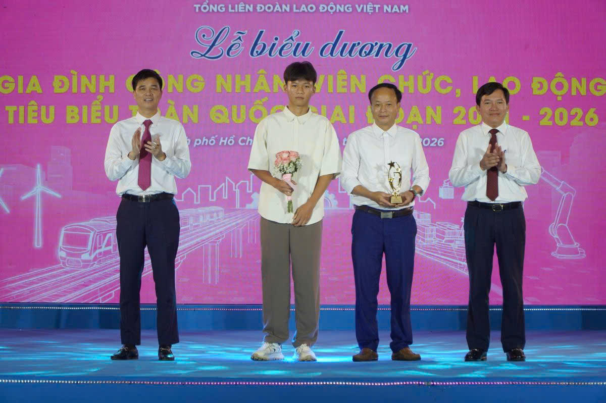 Biểu dương 95 gia đình công nhân, viên chức, lao động tiêu biểu toàn quốc