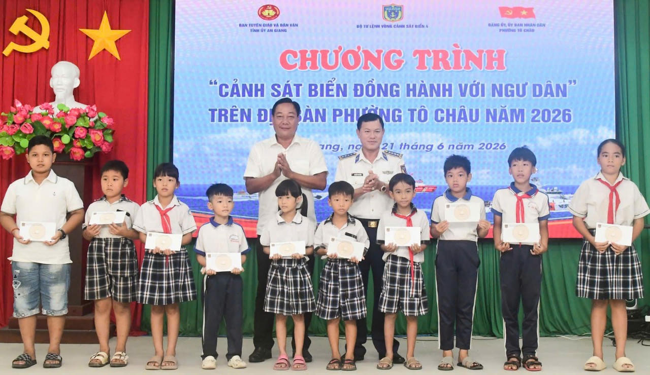 BTL Vùng Cảnh sát biển 4 đồng hành với ngư dân