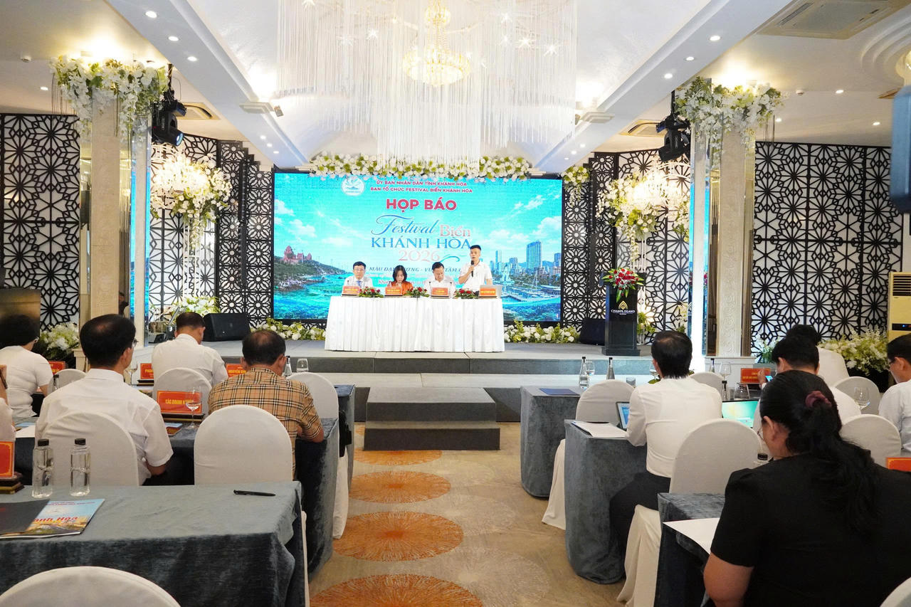 Quang cảnh buổi họp báo.