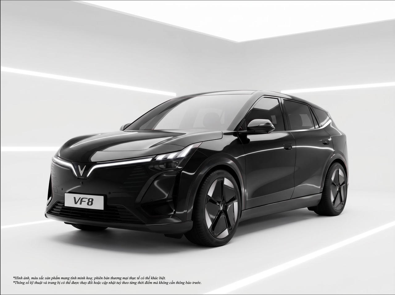 Người dùng Việt nói về VinFast VF 8 thế hệ mới: 'Cùng tiền xe xăng C-SUV, tội gì không lên đời xe điện'