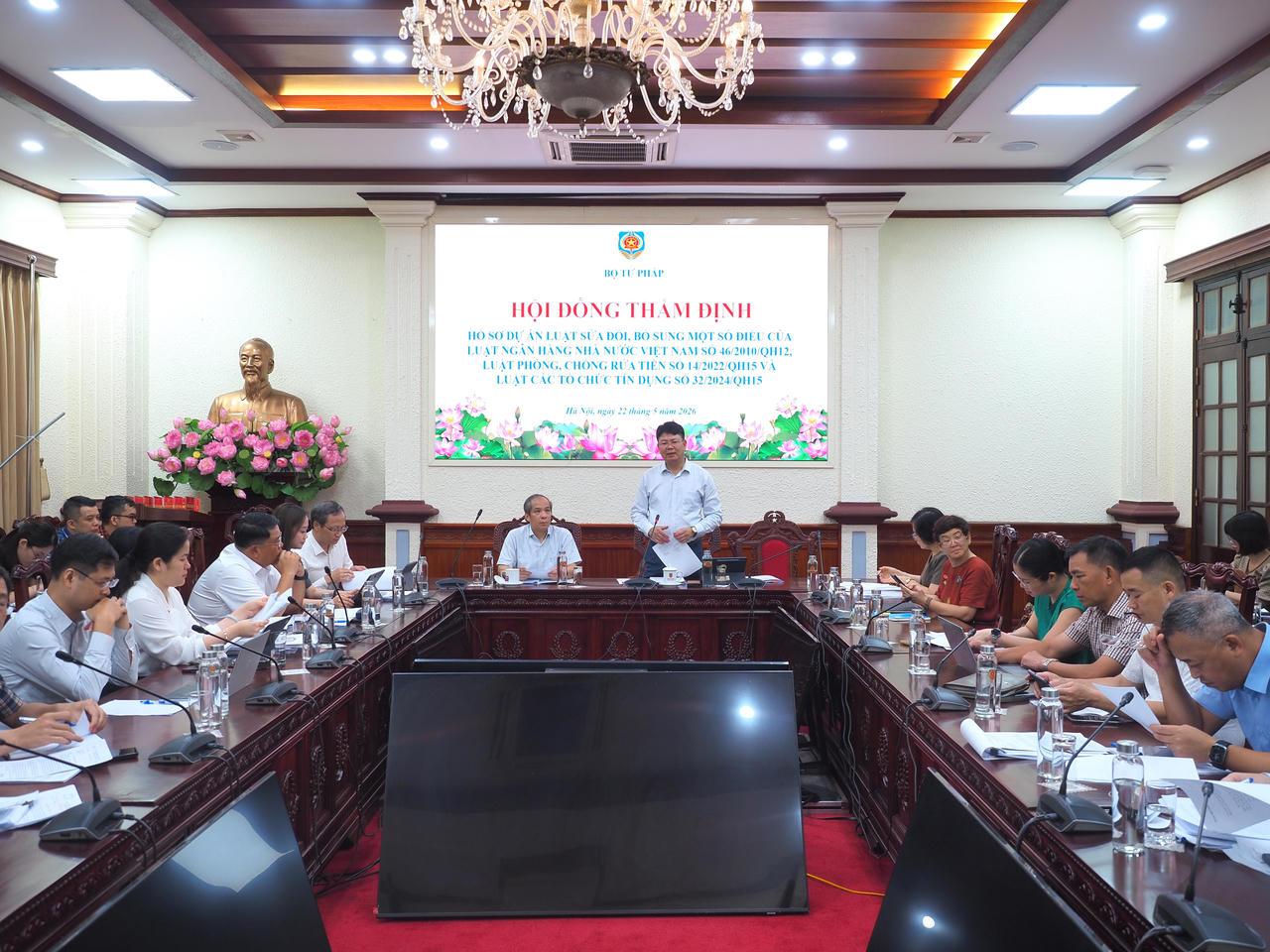 Hoàn thiện khung pháp lý quản lý dịch vụ tài sản mã hoá và thị trường vốn