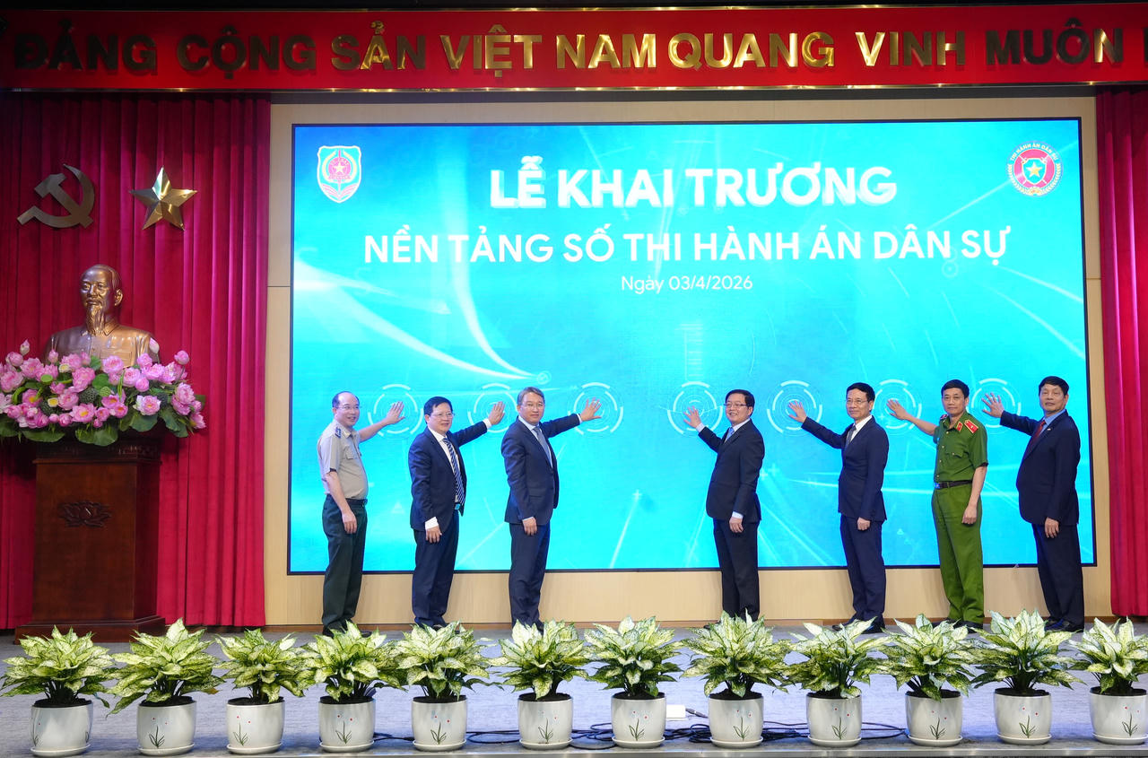 Ngày 3/4,&nbsp; Bộ Tư pháp tổ chức Lễ khai trương Nền tảng số Thi hành án dân sự - dấu mốc quan trọng trong tiến trình chuyển đổi số toàn diện của ngành, hướng tới mục tiêu quản trị hiện đại, minh bạch, lấy dữ liệu làm trung tâm và phục vụ người dân tốt hơn.