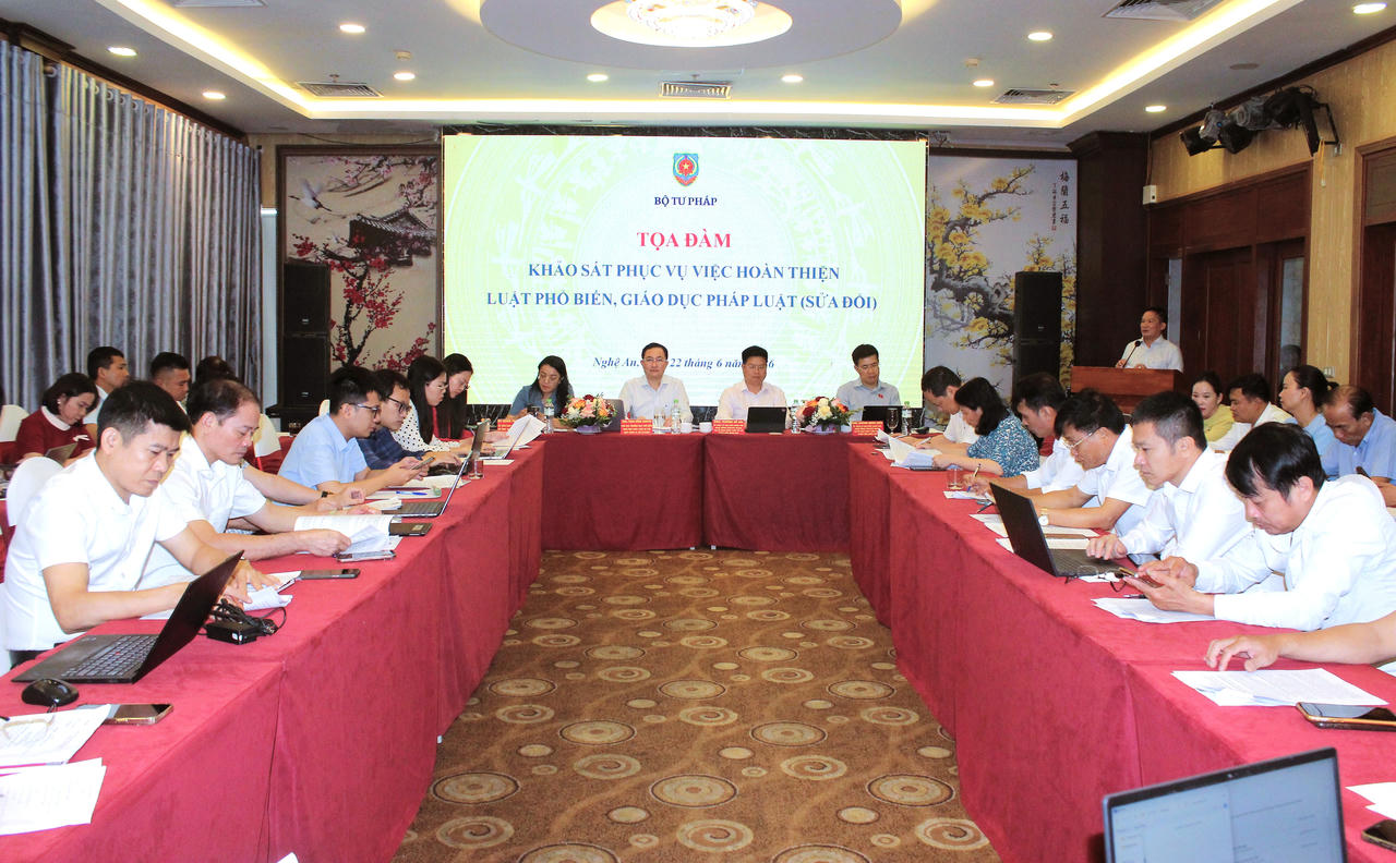 Quang cảnh buổi tọa đàm.
