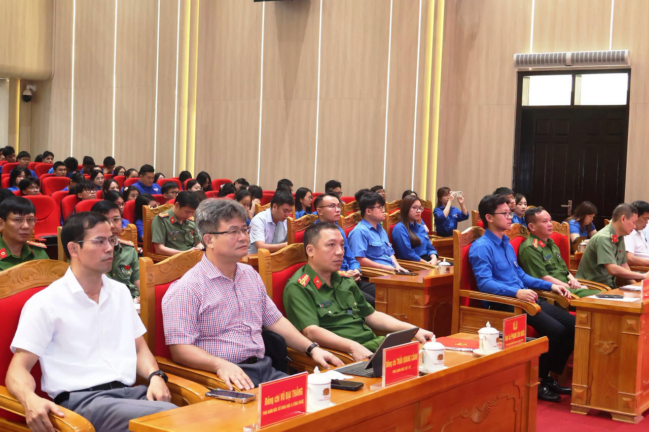 Các đại biểu dự hội nghị tại điểm cầu Công an TP.