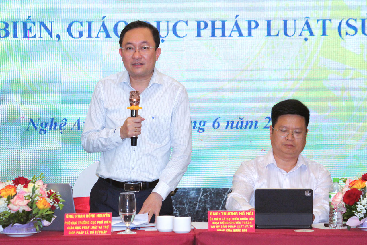 Ông Phan Hồng Nguyên - Phó Cục trưởng Cục Phổ biến, giáo dục pháp luật và Trợ giúp pháp lý (Bộ Tư pháp) kết luận tọa đàm.