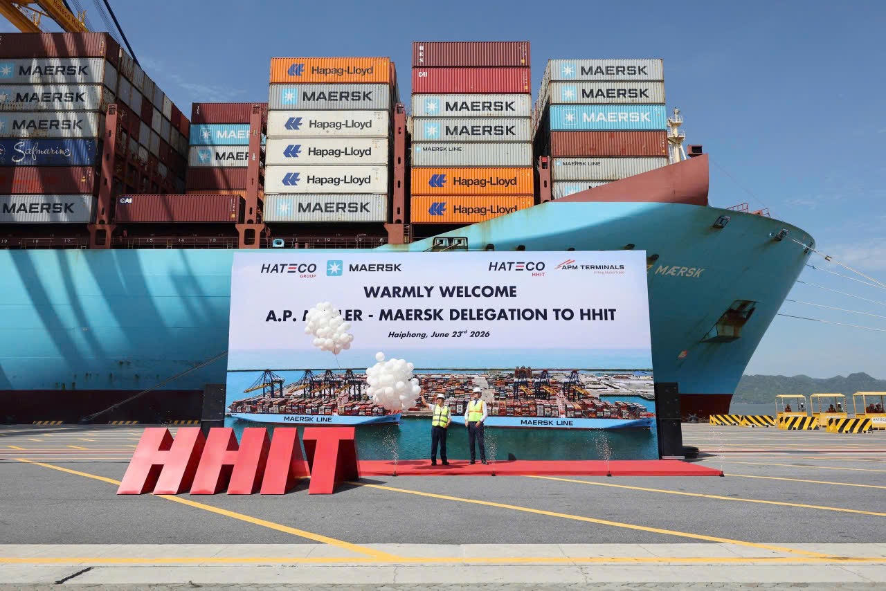 Nghi thức thả bóng bay tượng trưng cho tinh thần đồng hành, hợp tác bền vững giữa Hateco và Maersk.