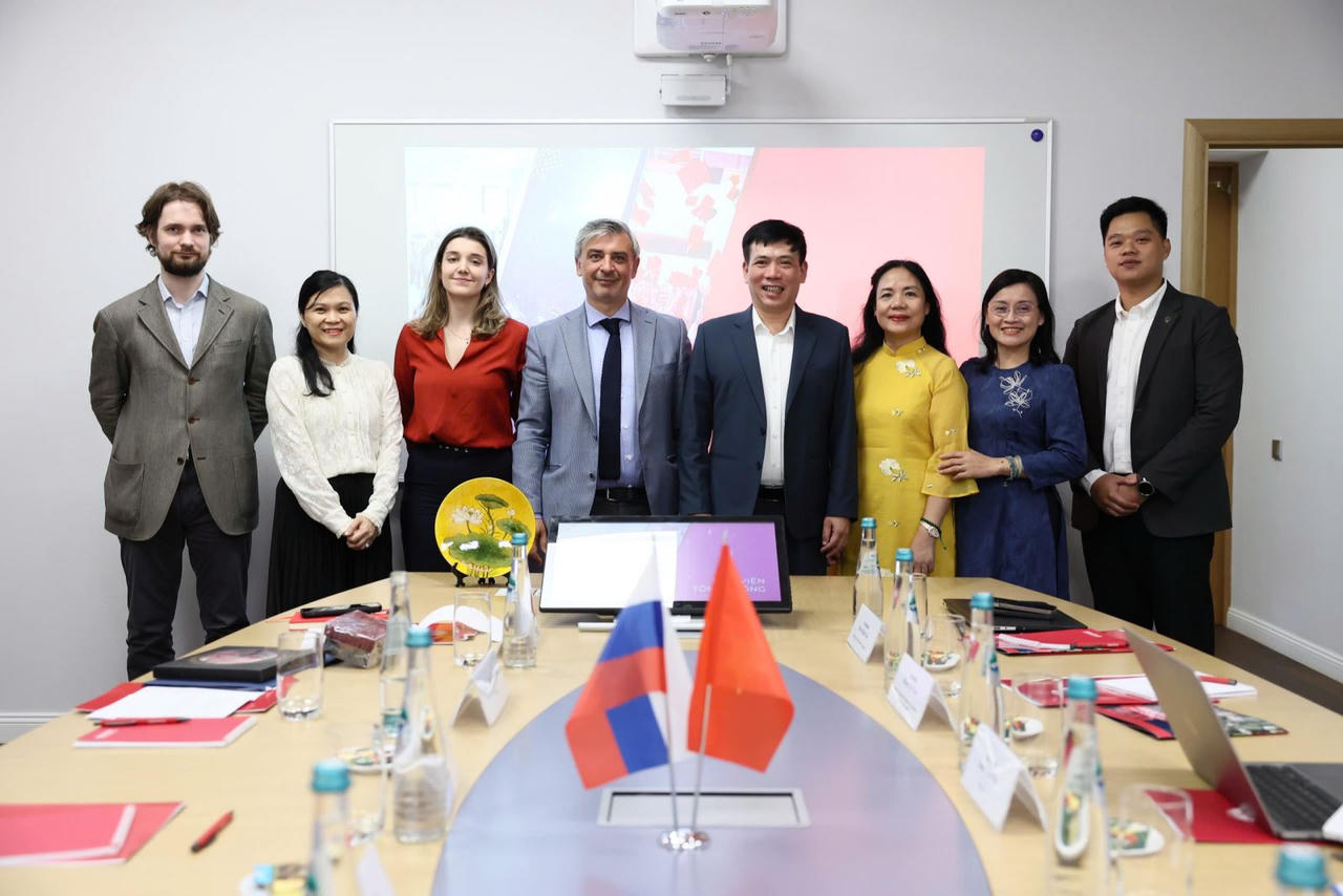 Trường Đại học Luật Hà Nội làm việc với Học viện Hành chính công và Kinh tế Quốc dân trực thuộc Tổng thống Liên bang Nga