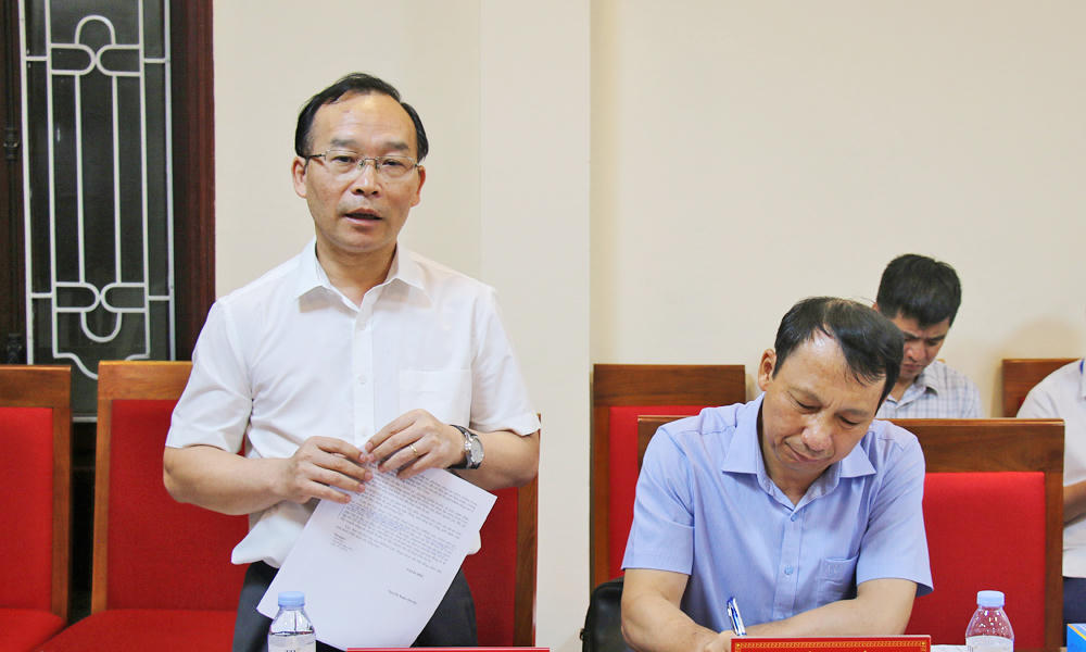 Ông Trần Văn Tuấn, Tỉnh ủy viên, Phó Trưởng Đoàn chuyên trách Đoàn đại biểu Quốc hội tỉnh phát biểu tại buổi làm việc.