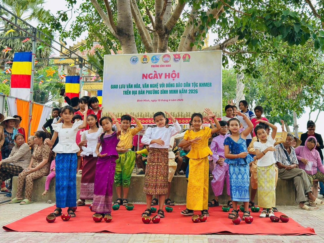 
Bài 1: Nữ cán bộ Đoàn luôn đau đáu với trẻ em Khmer 