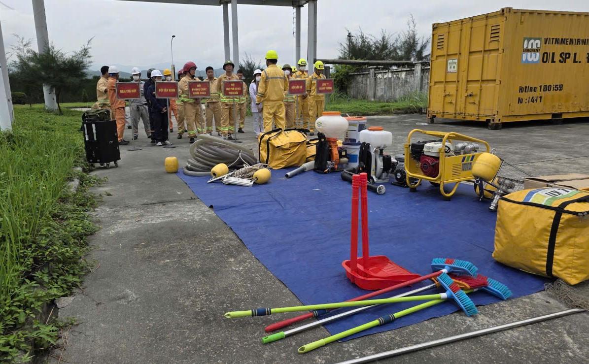 Công ty cổ phần Nhiệt điện Quảng Ninh tập huấn ứng phó sự cố tràn dầu