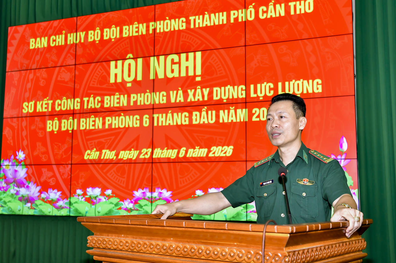 Đại tá Phạm Lê Xuân Bình - Chỉ huy trưởng BĐBP thành phố Cần Thơ phát biểu kết luận hội nghị