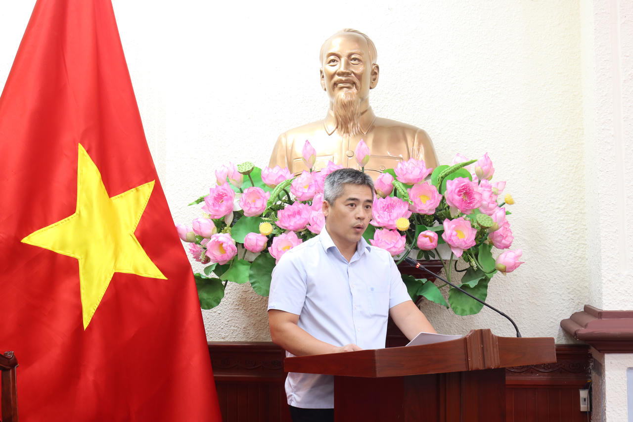 Đồng chí Phan Xuân Huấn - Phó Chủ nhiệm Uỷ ban Kiểm tra Đảng uỷ Bộ báo cáo tại Hội nghị.